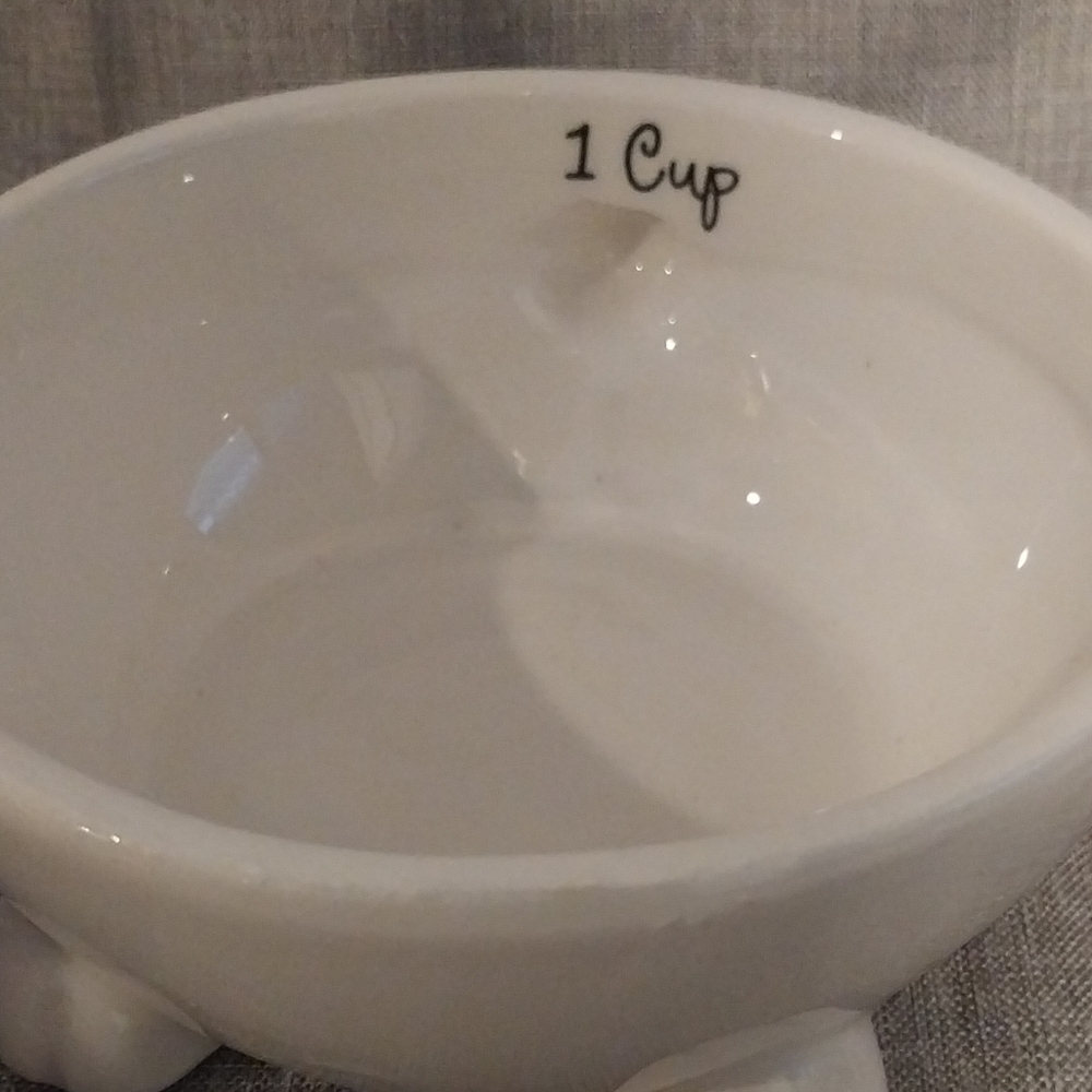 10 Strawberry Street Ceramic Daisy Rabbit Stackable Measuring Cups - Picture 12 of 14